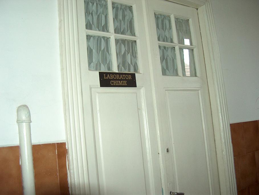 038 Laboratorul de chimie.JPG